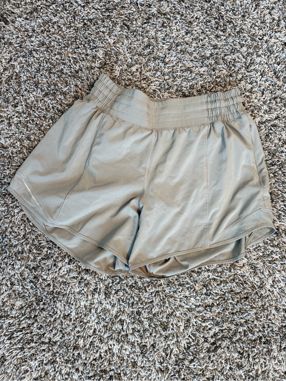 Lululemon Hotty Hot High Rise Size 6, 4”